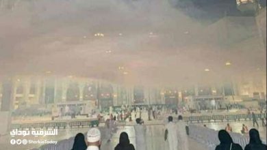 حقيقة تكون سحب فوق رؤوس المعتمرين بمكة أثناء صلاة التراويح