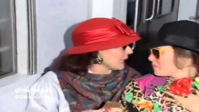 "نضارة شمس وكوز ذرة".. فيديو نادر للفنانة الراحلة سهير البابلي ويسرا متنكرين في المترو 2 يسرا وسهير البابلي