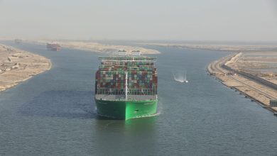 قناة السويس تسجل أعلى إيراد شهرى فى تاريخها بـ704 ملايين دولار وأكبر حمولة صافية شهرية 7 126403 عبور السفن قناة السويس 2 1