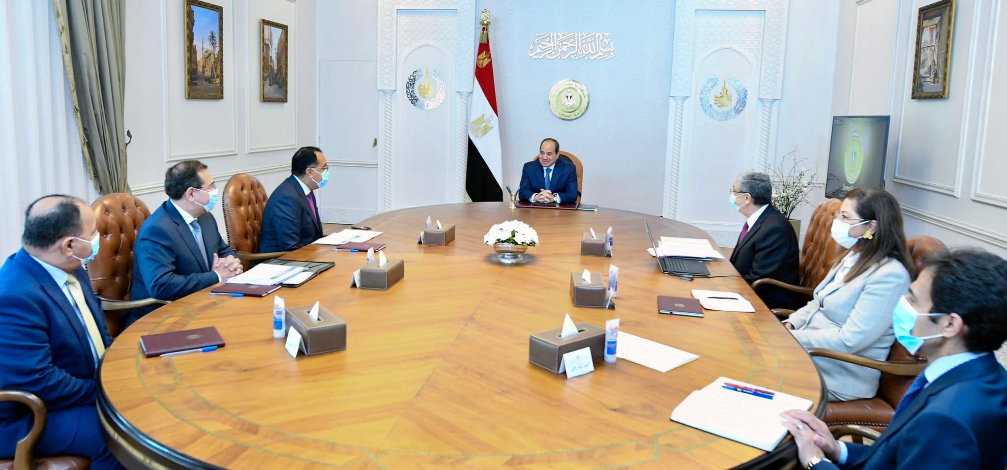 "السيد الرئيس عبد الفتاح السيسي يتابع استراتيجية الدولة للطاقة الجديدة والمستدامة".