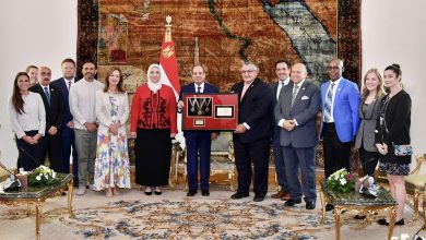 اللجنة الدولية للاولمبياد الخاص الدولى تهدى الرئيس السيسى جائزتها الدولية